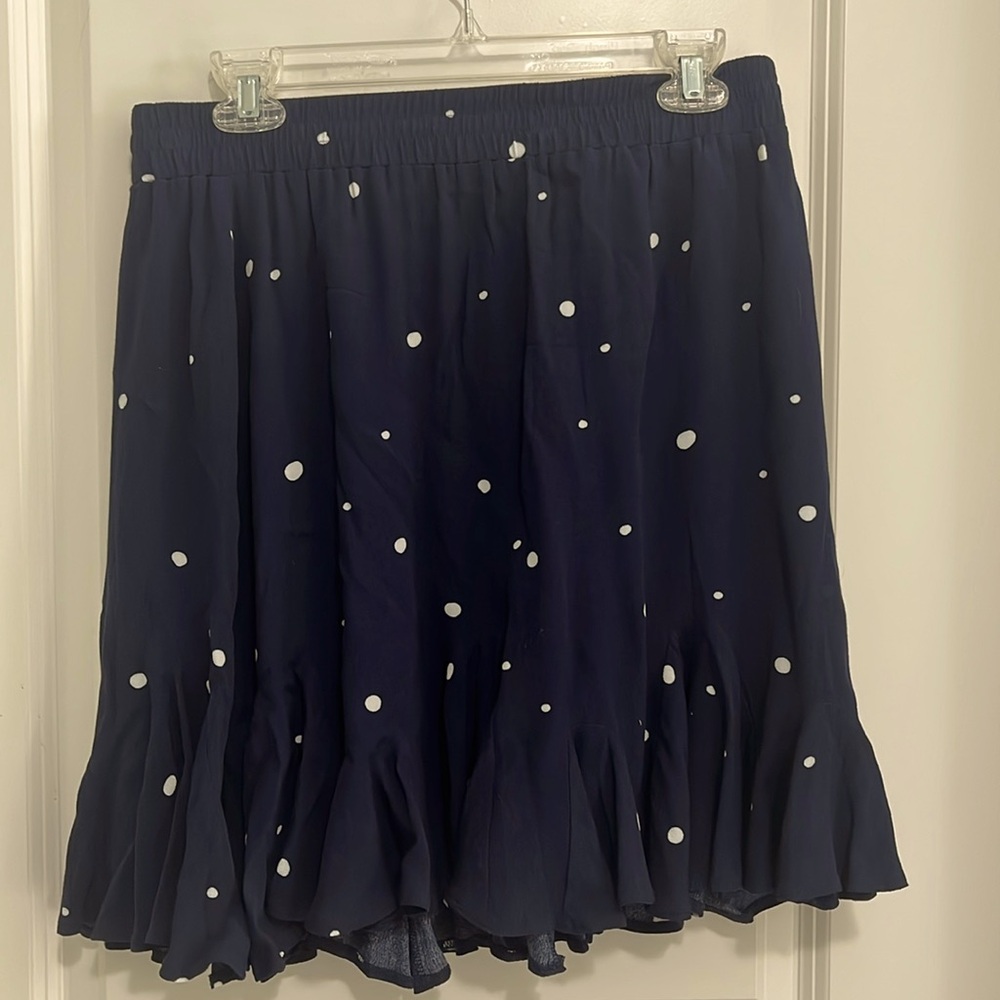 Flirty and fun Skirt! Blue w/white dots Size Medium